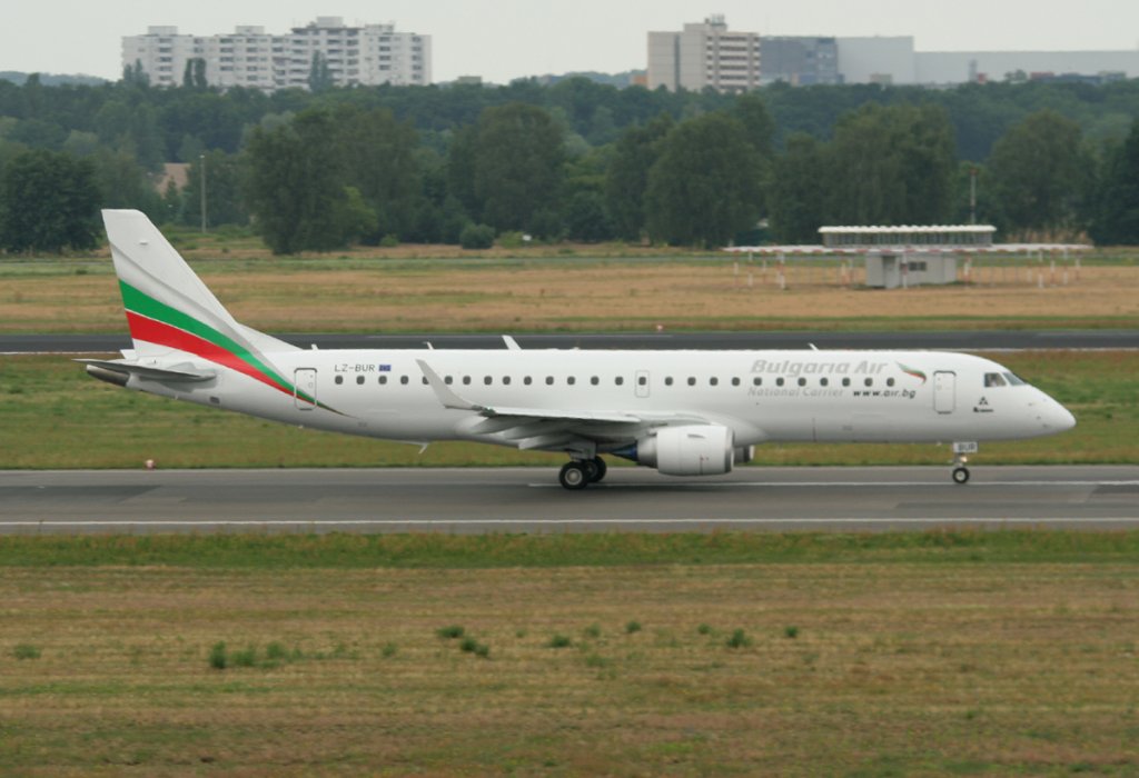 Bulgaria Air Embraer ERJ-190-100AR LZ-BUR beim Start in Berlin-Tegel am 03.07.2012