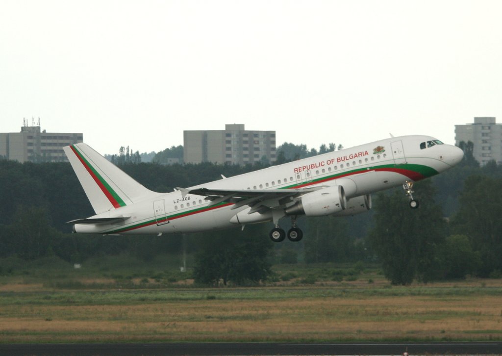 Bulgaria Goverment A 319-112 LZ-AOB beim Start in Berlin-Tegel am 03.07.2012