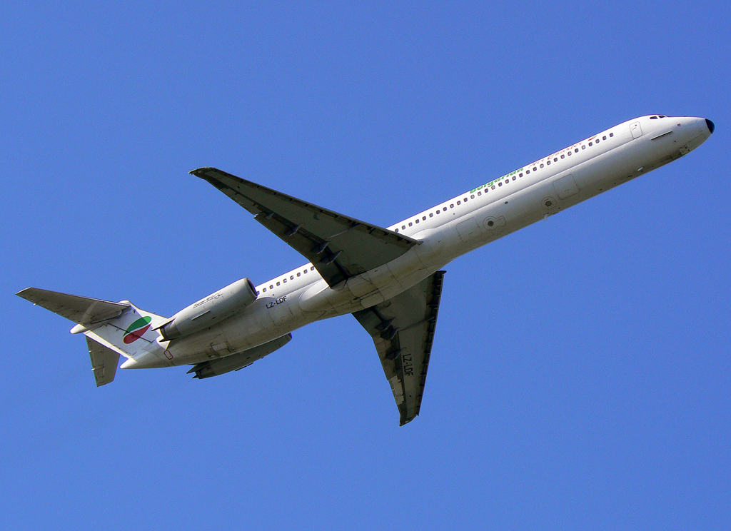 Bulgarian Air Charter MD-82 LZ-LDF nach dem Takeoff auf 05R in DUS / EDDL / Düsseldorf am 07.10.2007
