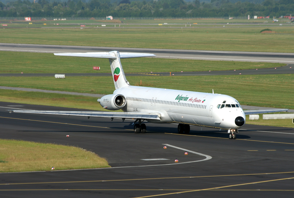 Bulgarian Air Charter MD82 LZ-LDC rollt auf dem Taxiway zur 23L in DUS / EDDL / Dsseldorf am 04.07.2009