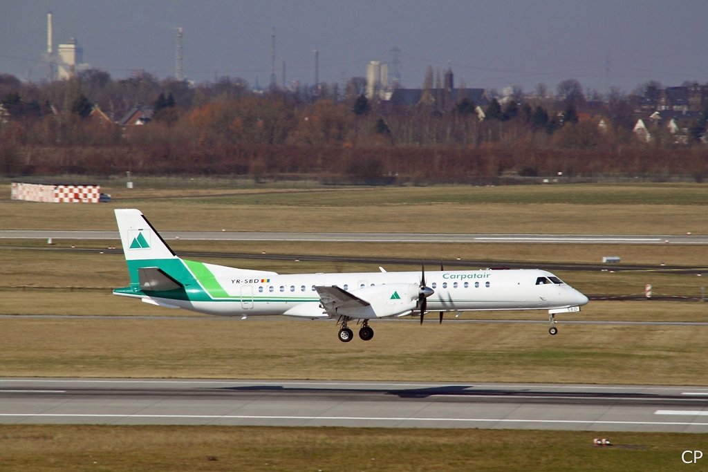 Capartair YR-SBD am 9.3.2010 in Dsseldorf.