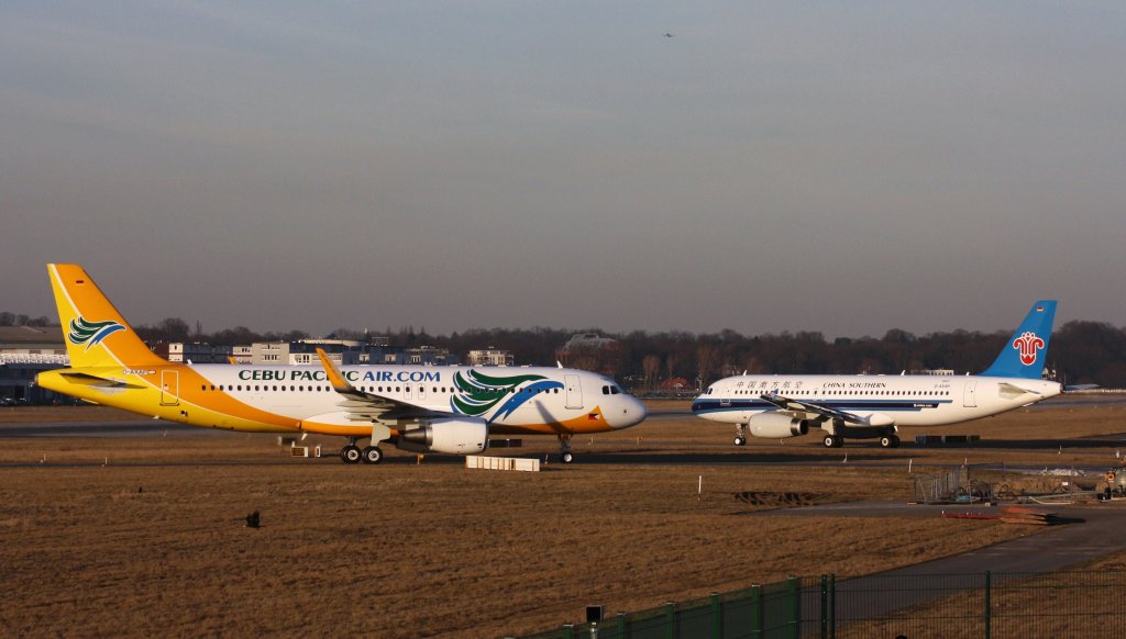 Cebu Pacific,D-AXAF,Reg.RP-C3273,(c/n5498),Airbus A320-214SL,05.03.2013,XFW-EDHI,Hamburg-Finkenwerder,Germany(rechts ChinaSouthern,D-AXAH,Reg.B-6977,(c/n5503),Airbus A320-232)