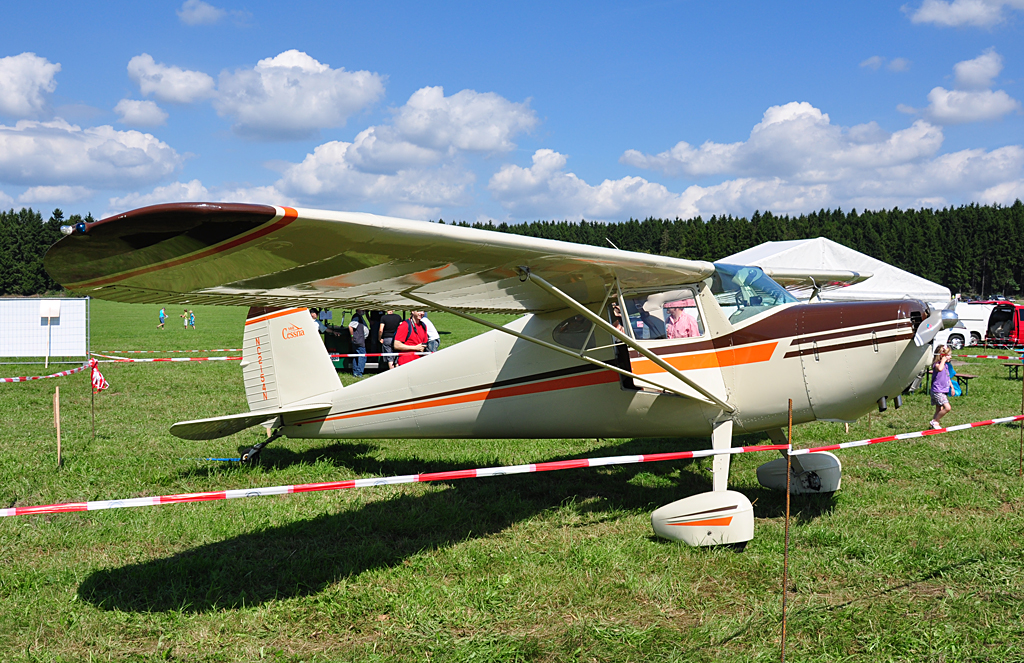 Cessna 140, Baujahr 1947, 100 PS, Kennzeichen: NC2154N, Breitscheid 21.08.2010