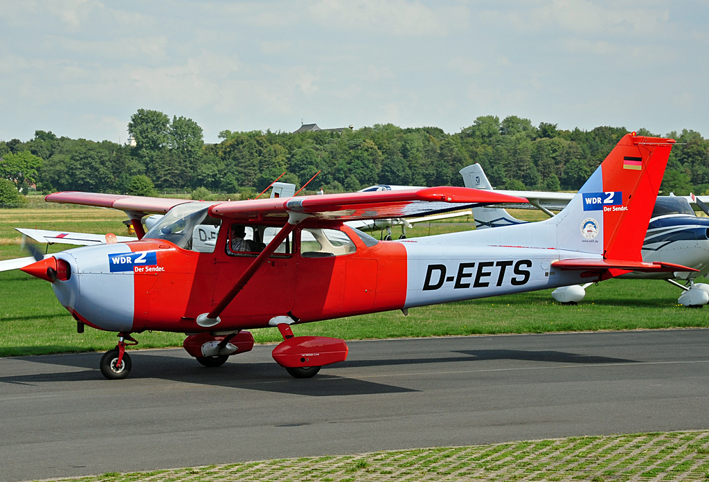 Cessna 172 P - D-EETS, in Bonn-Hangelar 14.08.2010