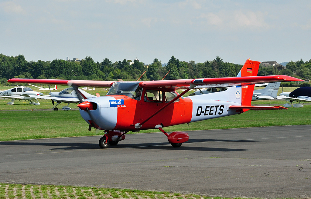 Cessna 172P, D-EETS in Bonn-Hangelar 14.08.2010