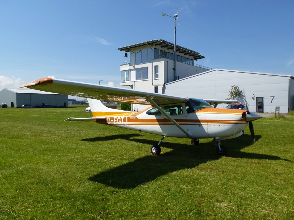 Cessna Skylane RG, Flugplatz Freiburg, Juni 2013