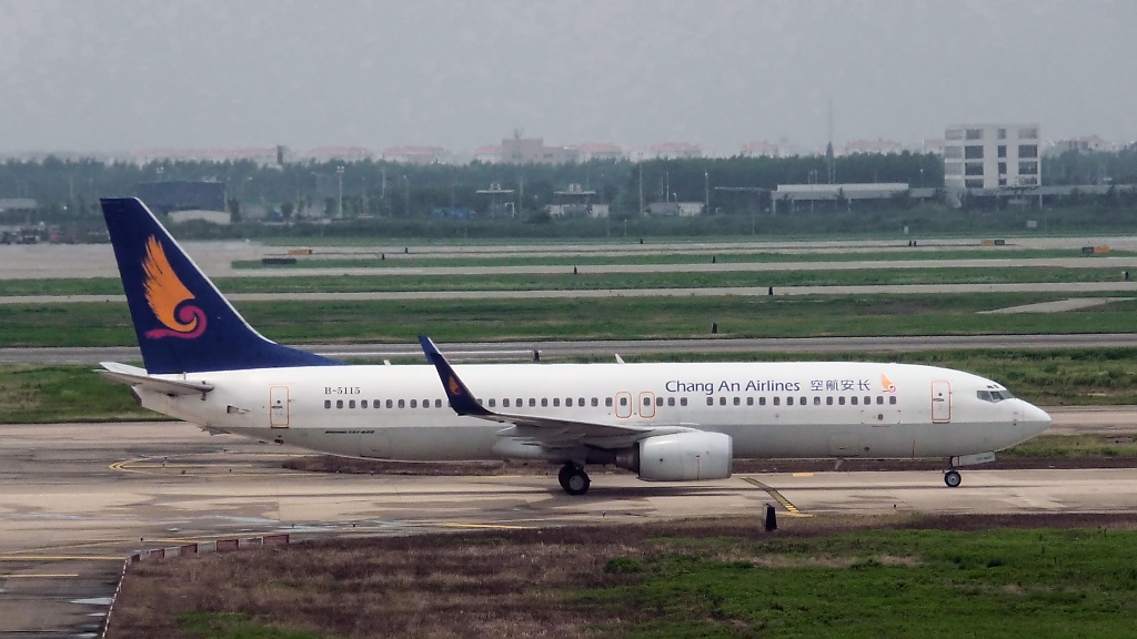 Chang An Airlines Boeing 737-8FH B-5115 in Pudong (15.7.10)