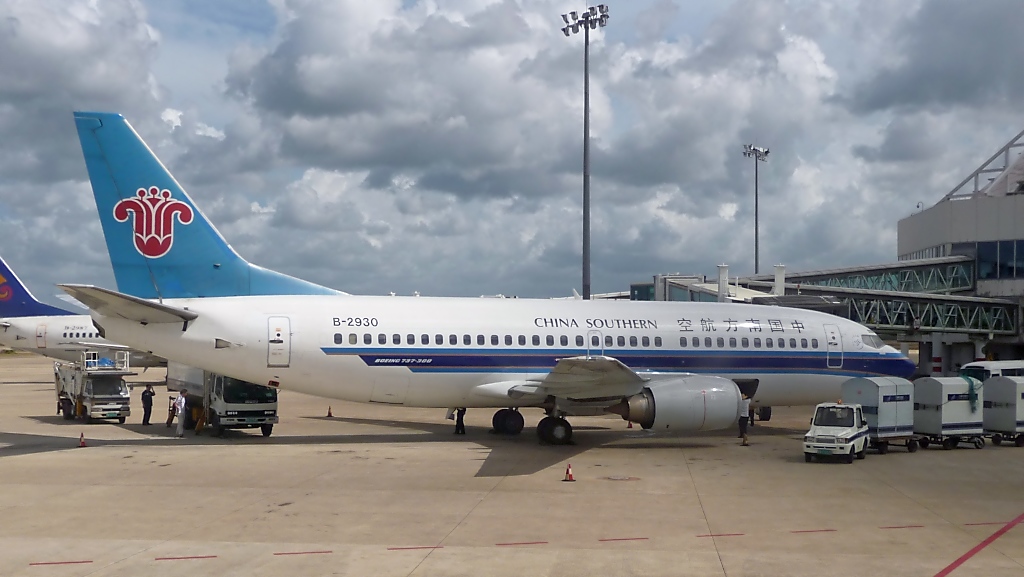 China Southern Airlines Boeing 737-31L B-2930 in Haikou, Hainan (15.7.10)