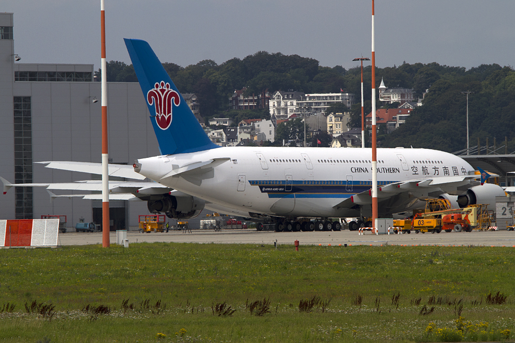 China Southern, F-WWSF (later Reg.: B-6136), Airbus, A380-841, 28.07.2011, XFW, Hamburg-Finkenwerder, Germany 





