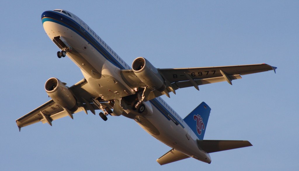 China Southern,D-AXAH,Reg.B-6977,(c/n5503),Airbus A320-232,05.03.2013,XFW-EDHI,Hamburg-Finkenwerder,Germany