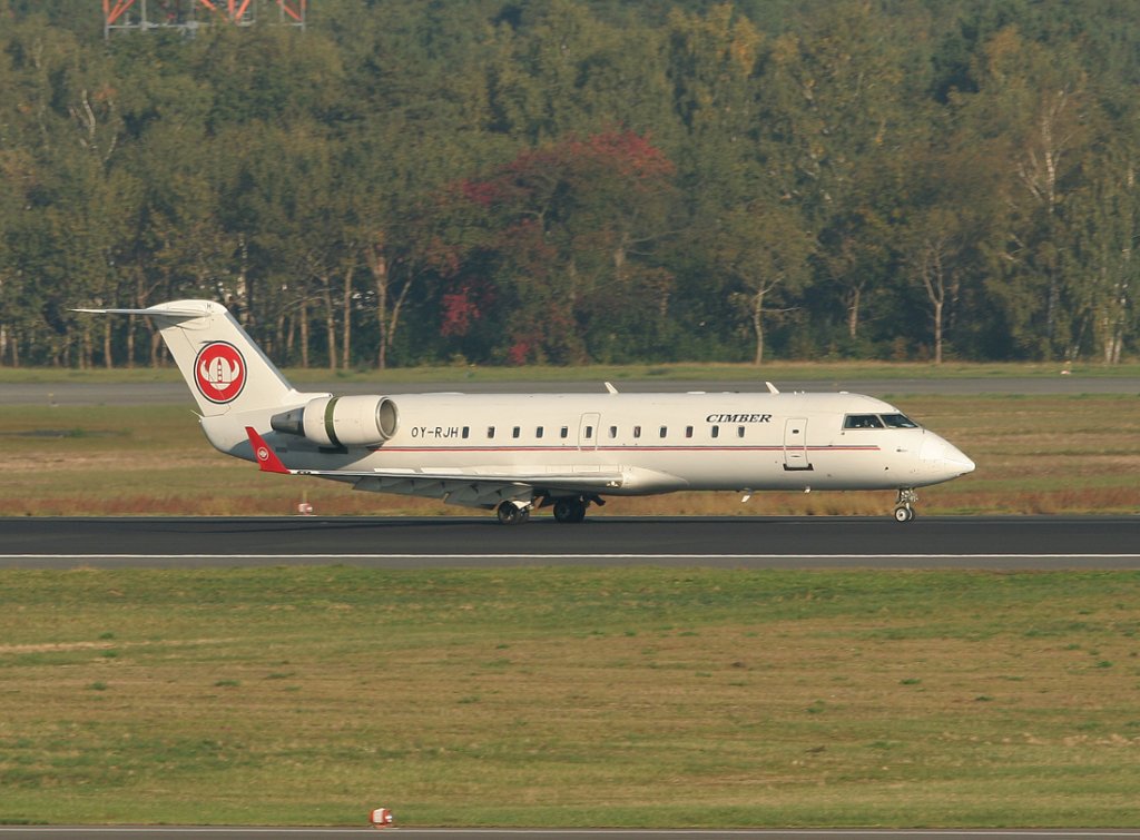Cimber Air Canadair Regjet CRJ100LR OY-RJH nach der Landung in Berlin-Tegel am 01.10.2011
