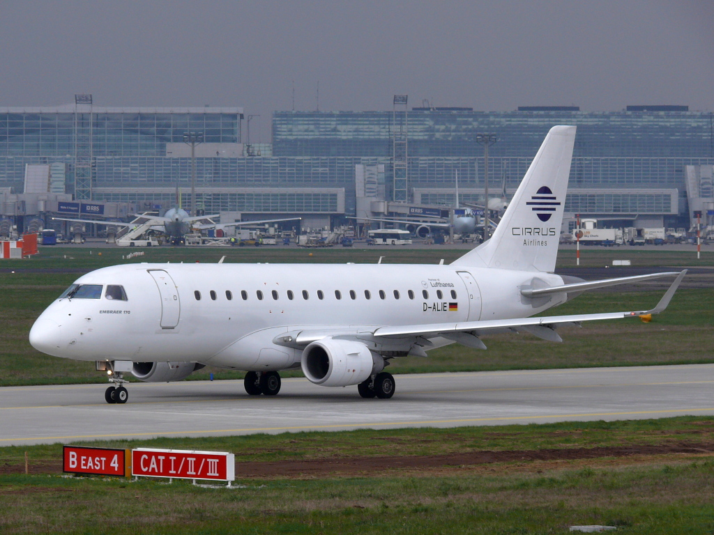 Cirrus Airlines; D-ALIE; Embraer 170; Flughafen Frankfurt/Main. 13.04.2010.