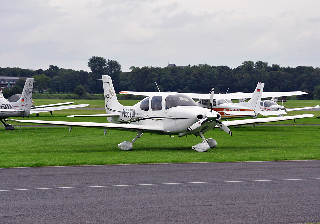 Cirrus SR-22 GTS mit US-Zulassung N56700M auf dem Flugplatz Hangelar - 10.09.2010