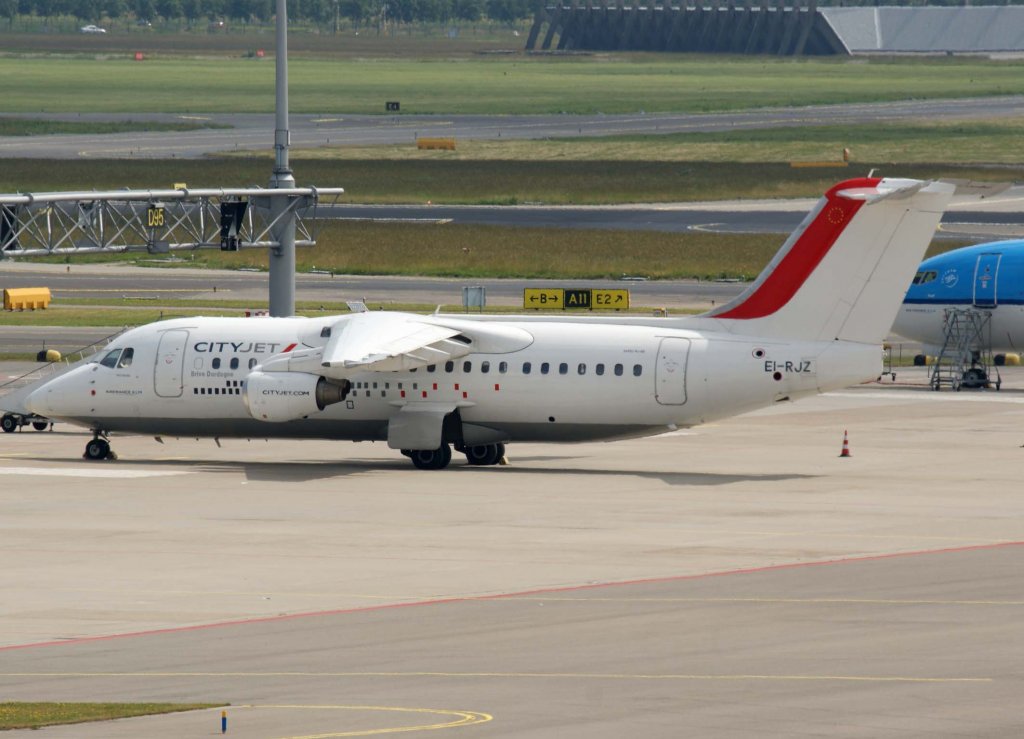 City Jet, EI-RJZ, BAe 146-200 / Avro 85 (Inis Meain), 2010.06.26, AMS-EHAM, Amsterdam (Schiphol), Niederlande