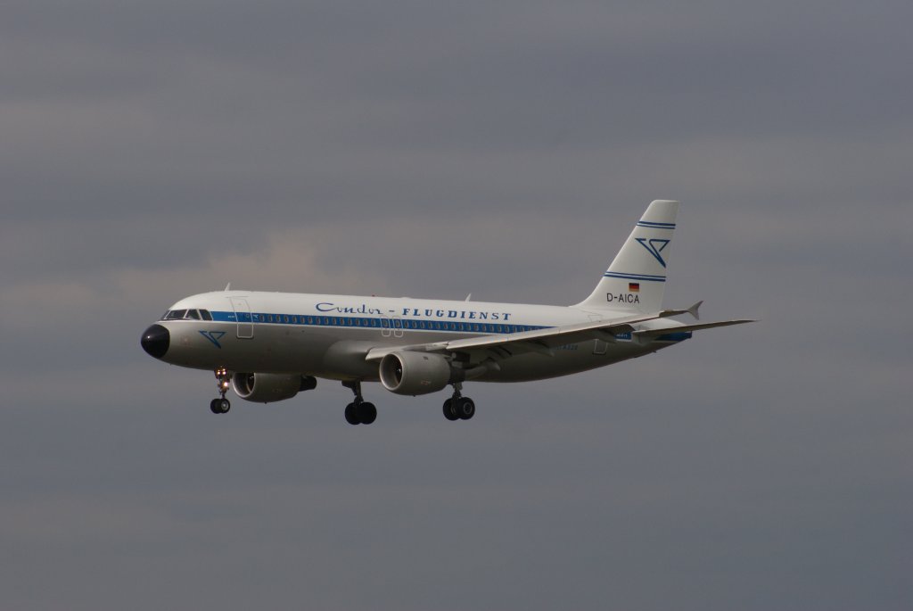 Condor Airbus A320 D-AICA am Dsseldorfer Flughafen am 01.04.2012