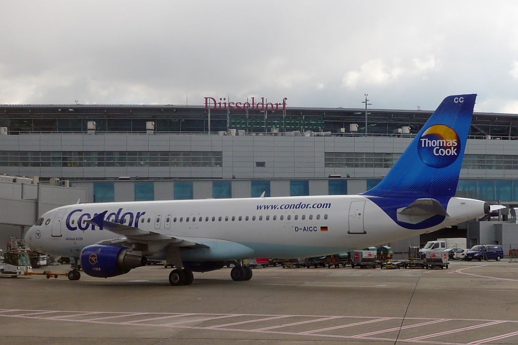 Condor Airbus A320 D-AICC in DUS, 16.4.12