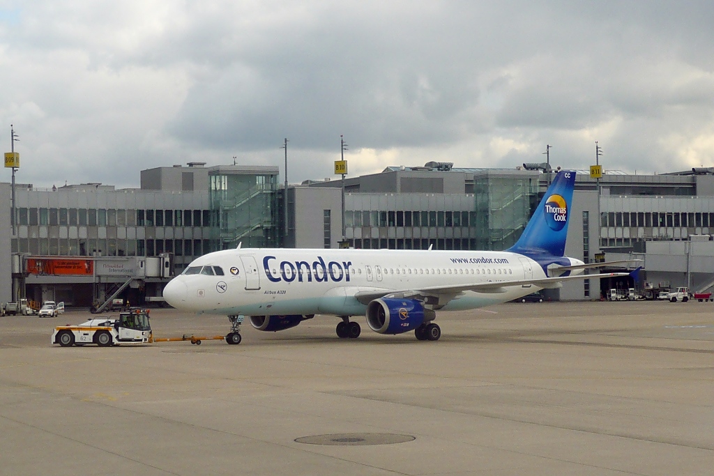 Condor Airbus A320 D-AICC in DUS, 16.4.12