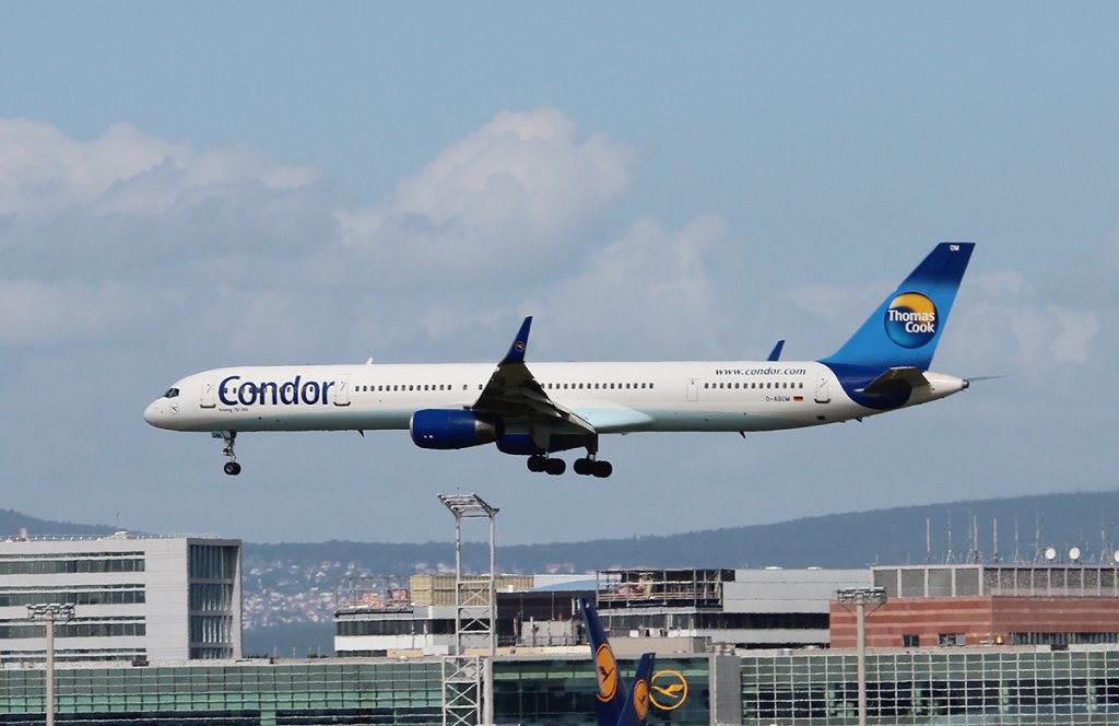 Condor B 757-330 D-ABOM bei der Landung in Frankfurt am Main am 16.08.2012