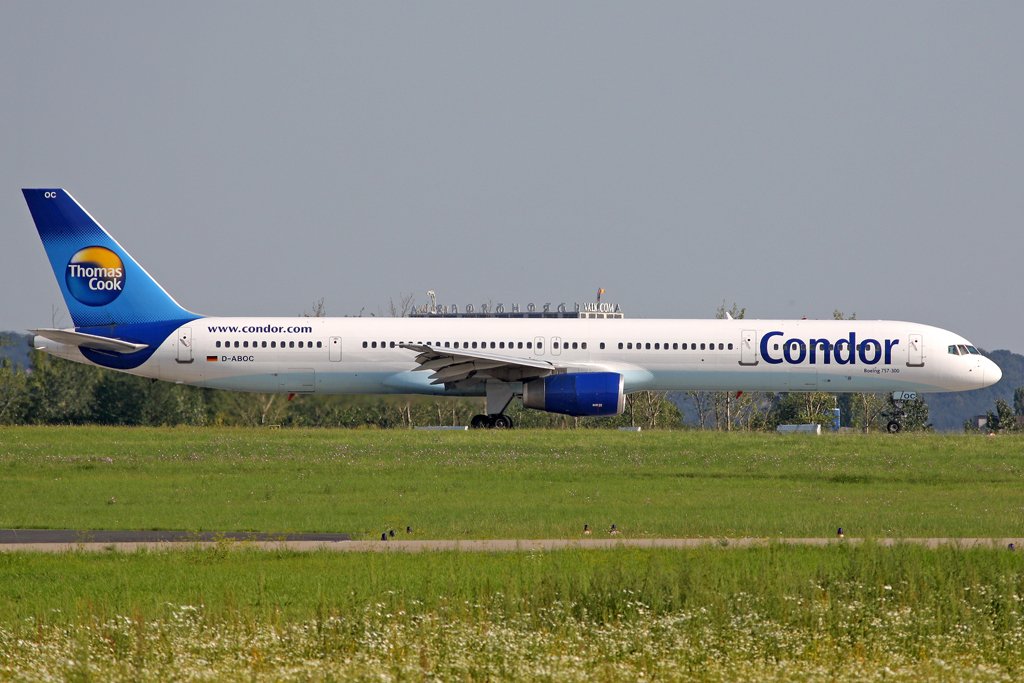 Condor Boeing 757-330 D-ABOC in Dsseldorf am 19,08,09    mehr unter http://aviation.startbilder.de/

	