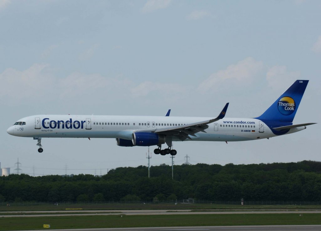 Condor, D-ABOB, Boeing 757-300 WL (Peanuts-Sticker), 2010.05.24, DUS-EDDL, Dsseldorf, Germany 

