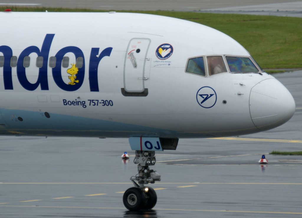 Condor, D-ABOJ, Boeing 757-300 WL (Bug/Nose ~ Peanuts-Sticker), 20.06.2011, DUS-EDDL, Dsseldorf, Germany 

