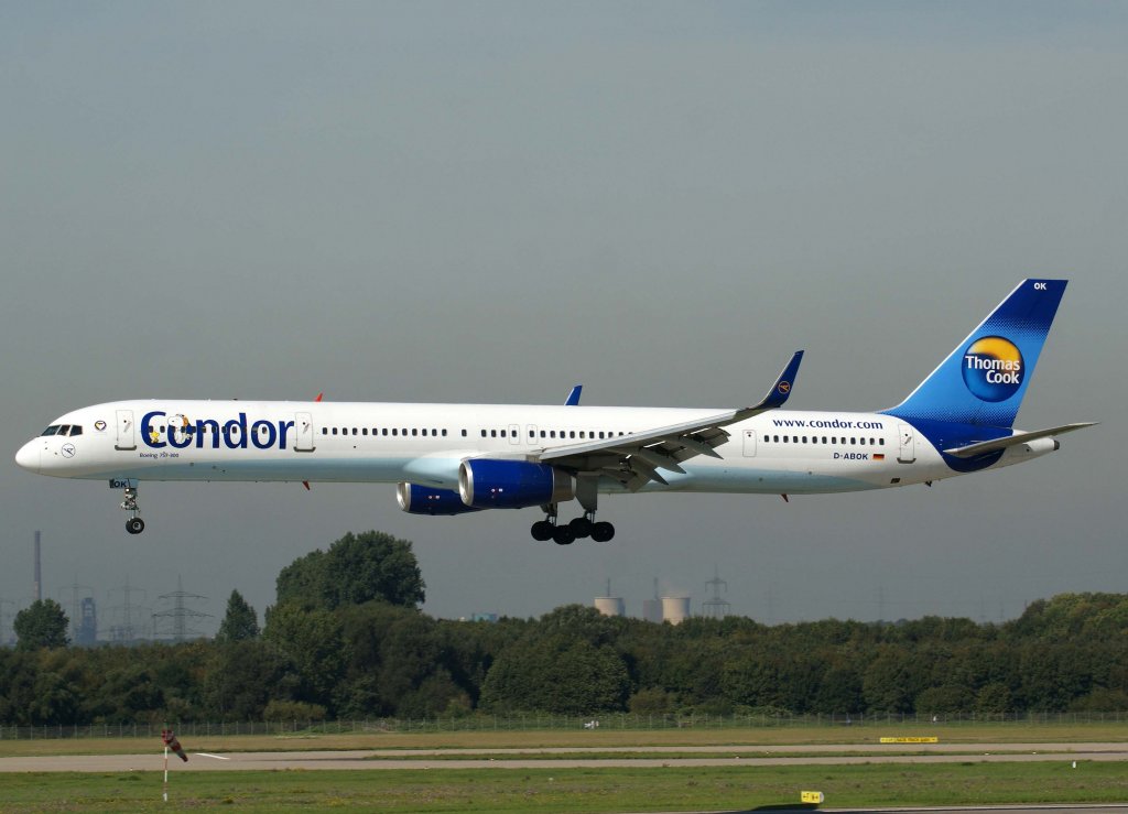 Condor, D-ABOK, Boeing 757-300 WL (Peanuts-Sticker), 2010.09.22, DUS-EDDL, Dsseldorf, Germany 

