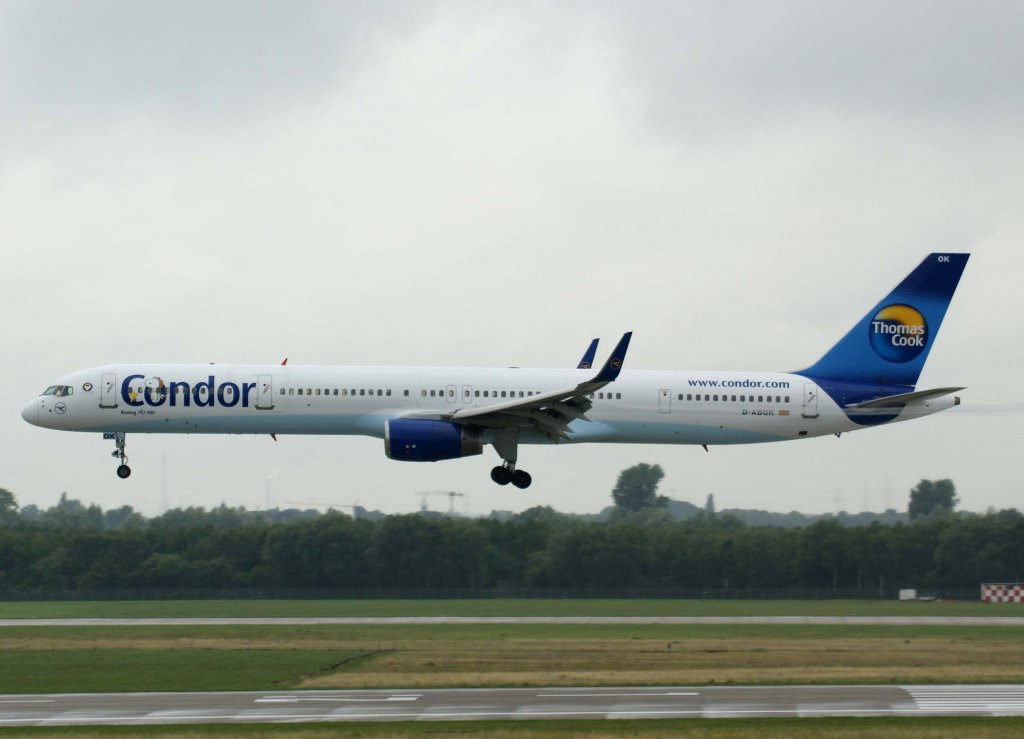 Condor, D-ABOK, Boeing 757-300 WL (Peanuts-Sticker), 29.04.2011, DUS-EDDL, Dsseldorf, Germany 

