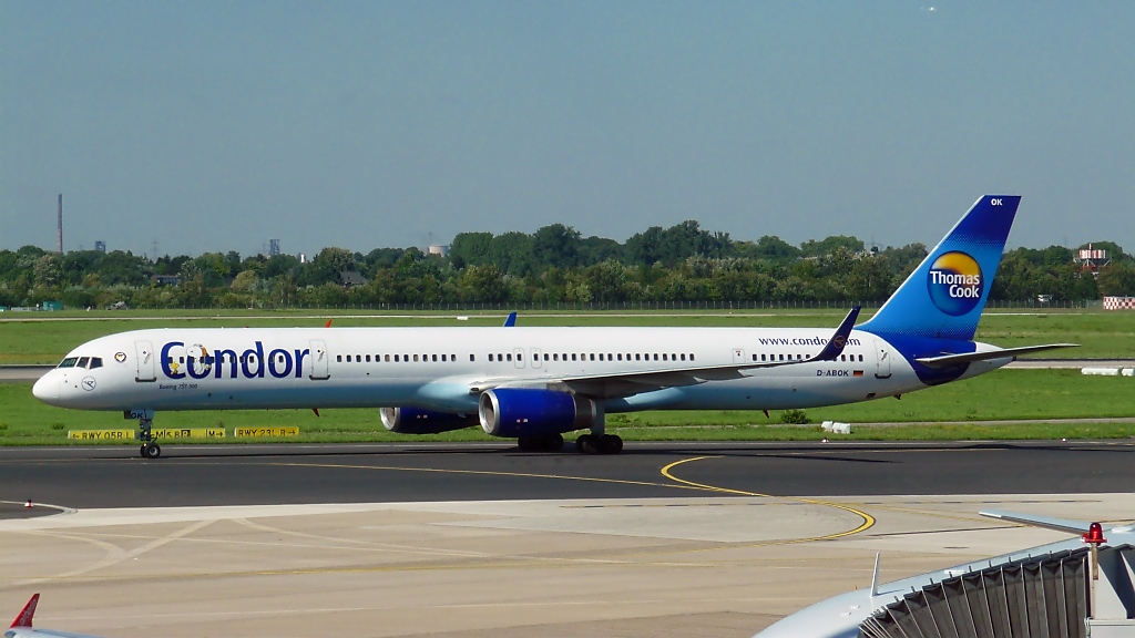 Condor D-ABOK, Boeing 757-330, in DUS am 6.9.10