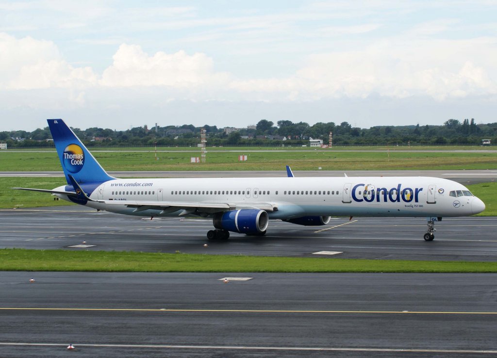 Condor, D-ABOL, Boeing 757-300 WL (Peanuts-Sticker), 2010.08.28, DUS-EDDL, Dsseldorf, Germany 

