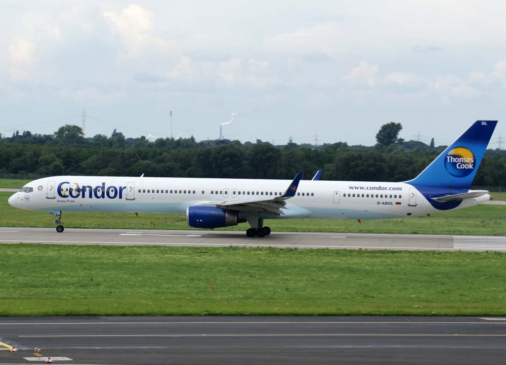 Condor, D-ABOL, Boeing 757-300 WL (Peanuts-Sticker), 2010.08.28, DUS-EDDL, Dsseldorf, Germany 

