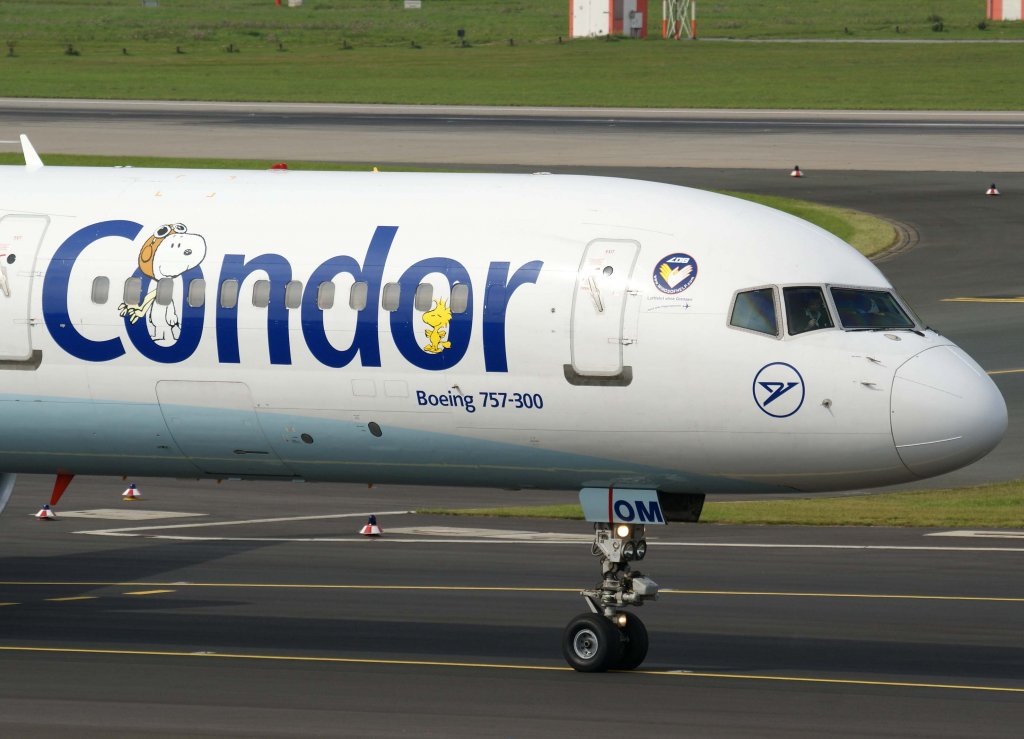 Condor, D-ABOM, Boeing 757-300 WL (Bug/Nose - Peanuts-Sticker), 2010.09.23, DUS-EDDL, Dsseldorf, Germany 


