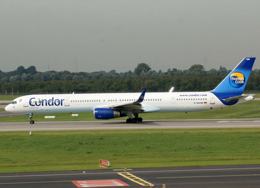 Condor, D-ABOM, Boeing 757-300 WL (Peanuts-Sticker), 2010.09.23, DUS-EDDL, Dsseldorf, Germany 

