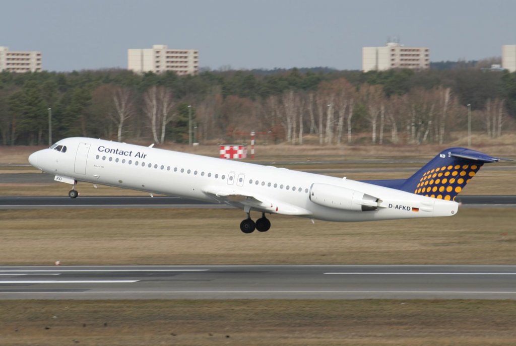 Contact Air Fokker 100 D-AFKD beim Start in Berlin-Tegel am 27.02.2010