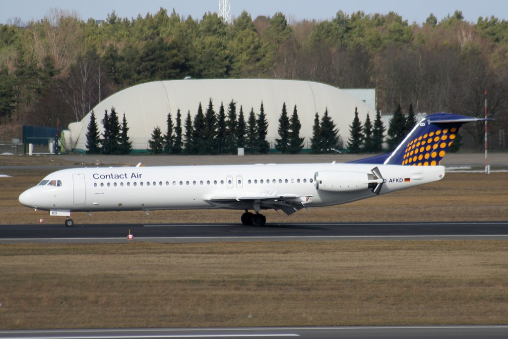 Contact Air Fokker 100 D-AFKD nach der Landung in Berlin-Tegel am 27.02.2010