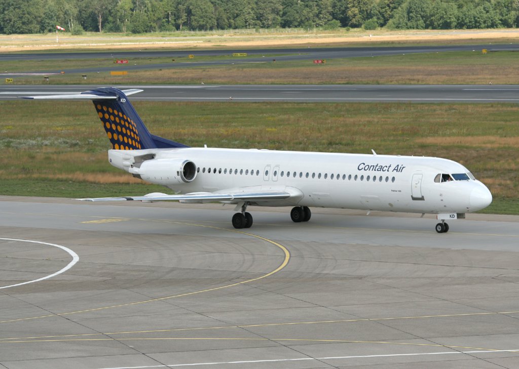 Contact Air Fokker 100 D-AFKD bei der Ankunft in Berlin-Tegel am 25.06.2011
