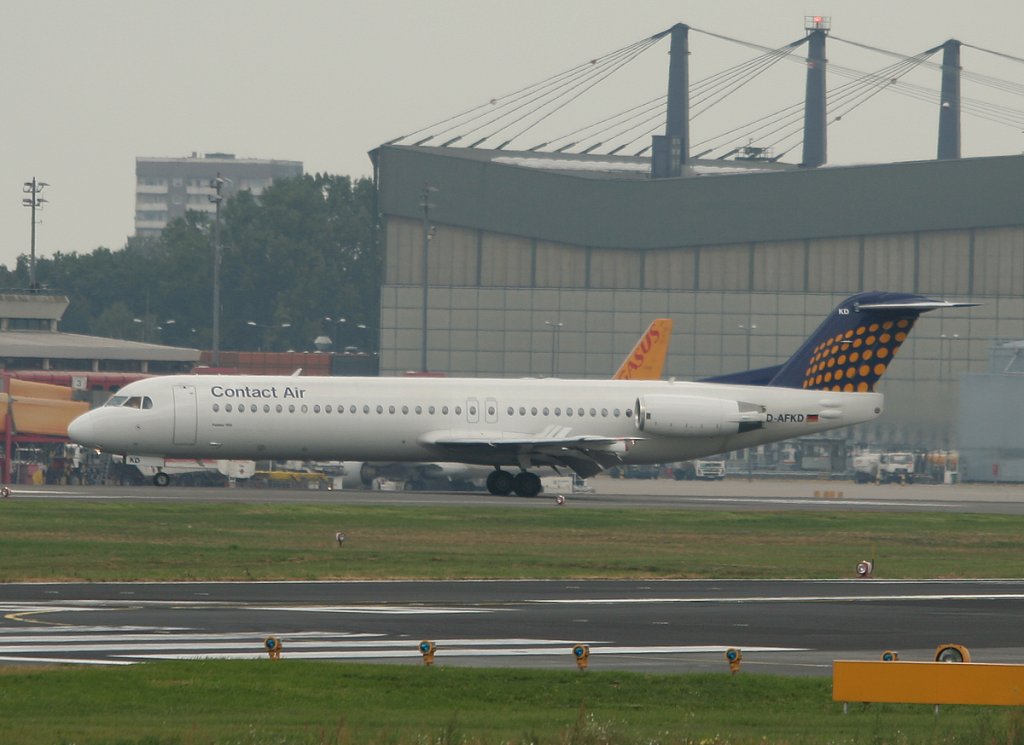 Contact Air Fokker 100 D-AFKD bei der Ankunft in Berlin-Tegel am 17.09.2011