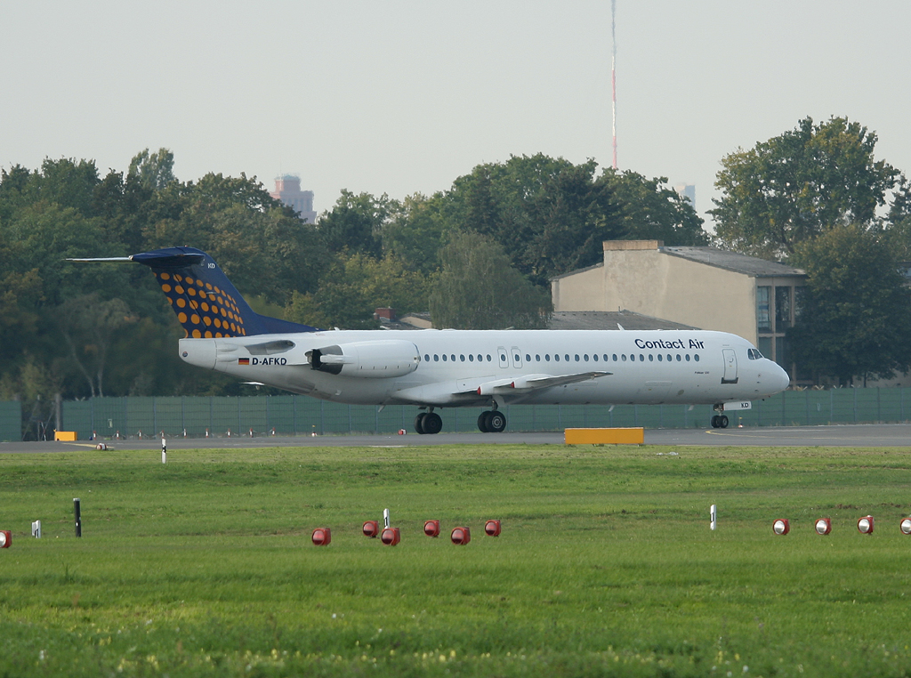 Contact Air Fokker 100 D-AFKD kurz vor dem Start in Berlin-Tegel am 17.09.2011