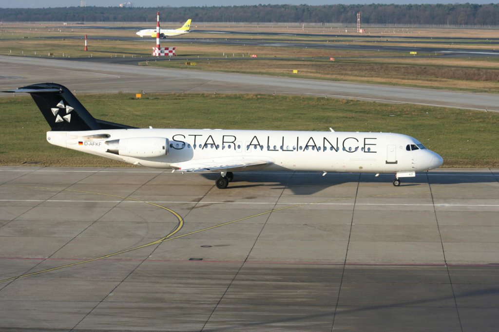 Contact Air Fokker 100 D-AFKF am 05.12.2009 auf dem Flughafen Berlin-Tegel