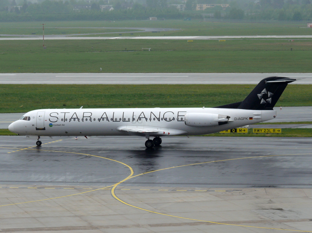 Contact Air  Star Alliance ; D-AGPK; Fokker 100. Flughafen Dsseldorf. 02.05.2010.