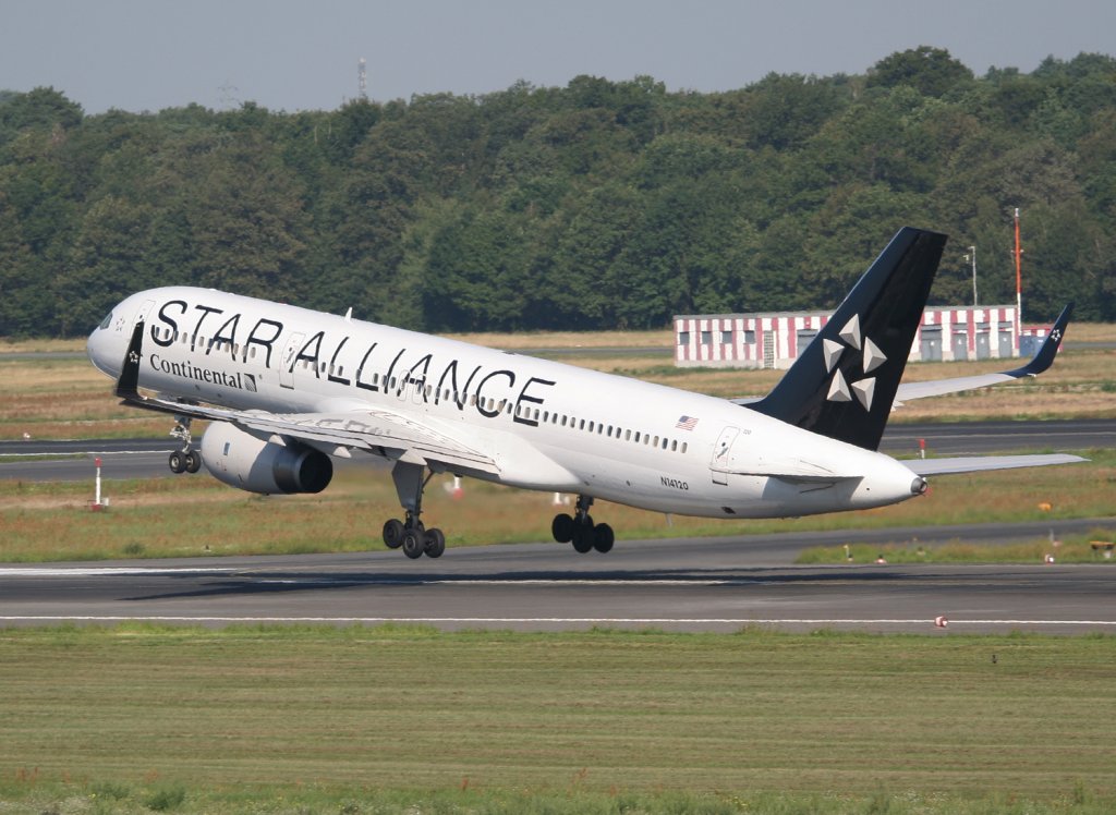 Continental Airlines B 757-224 N14120 beim Start in Berlin-Tegel am 22.08.2010