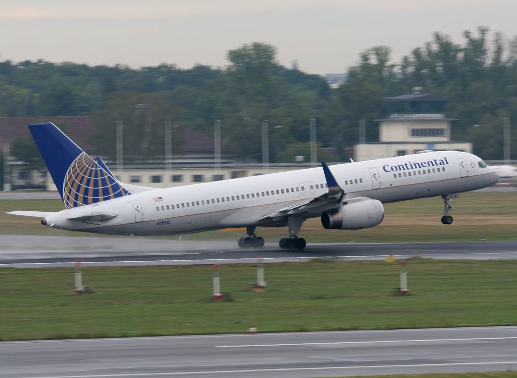 Continental Airlines B 757-224(WL)N18112 beim Start in Berlin-Tegel am 04.09.2010