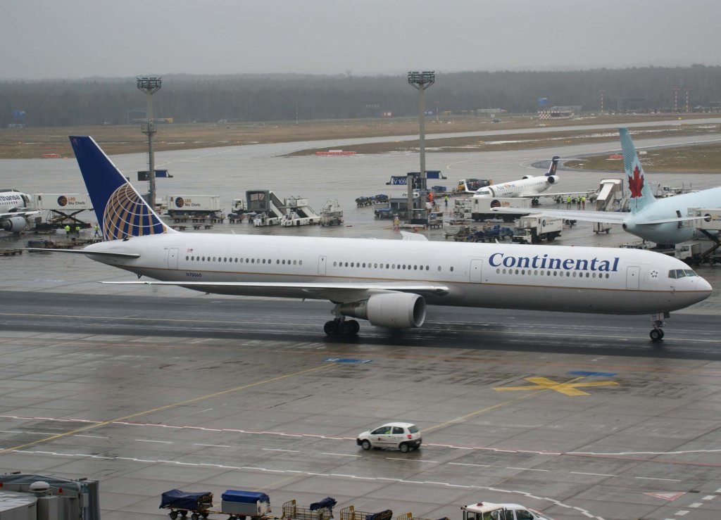 Continental Airlines, N78060, Boeing 767-400 ER, 2010.01.19, FRA-EDDF, Frankfurt, Germany 

