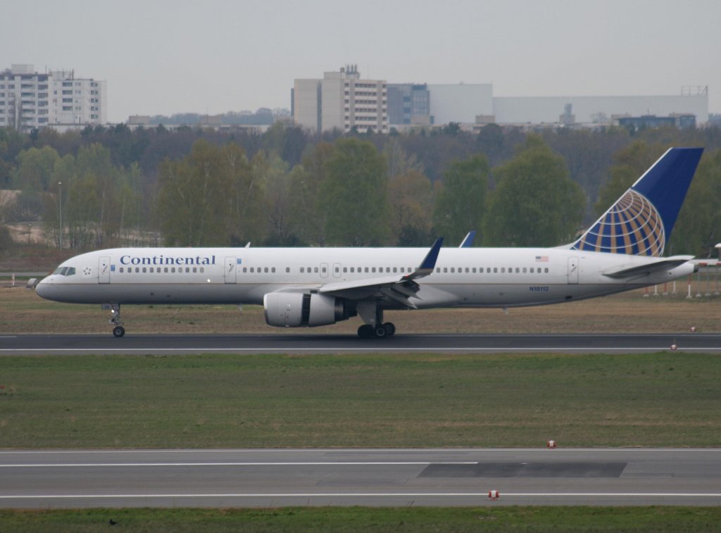 Continental Airlnes B 757-224 N18112 nach der Landung in Berlin-Tegel am 24.04.2010