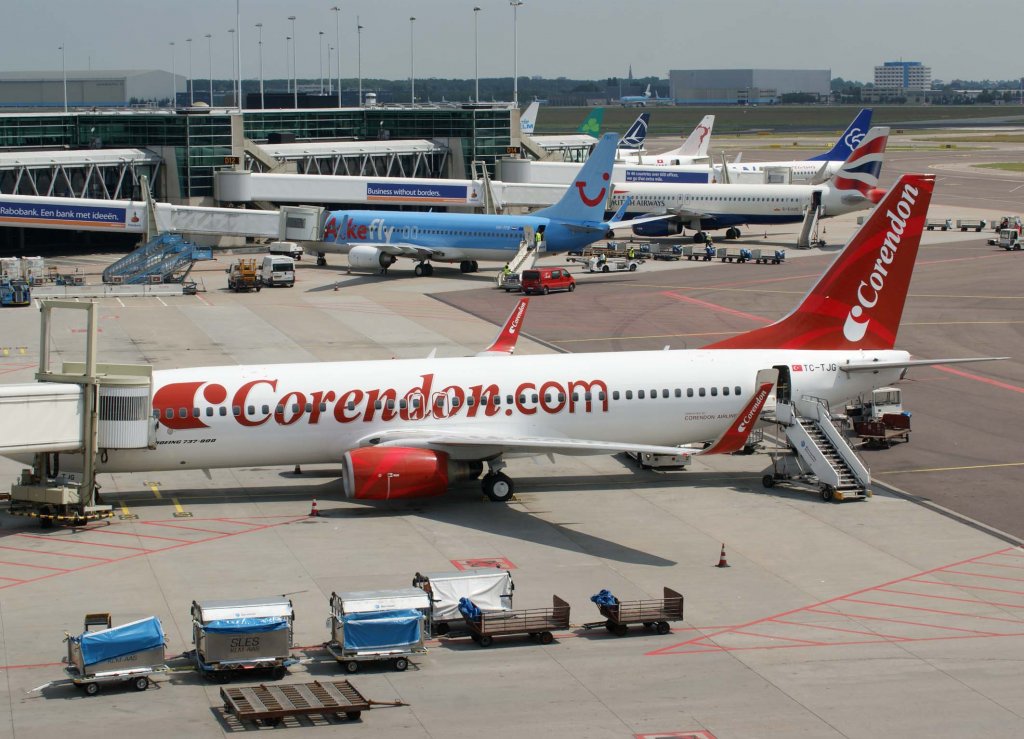 Corendor Air, TC-TJG, Boeing 737-800 WL, 2010.06.26, AMS-EHAM, Amsterdam (Schiphol), Niederlande