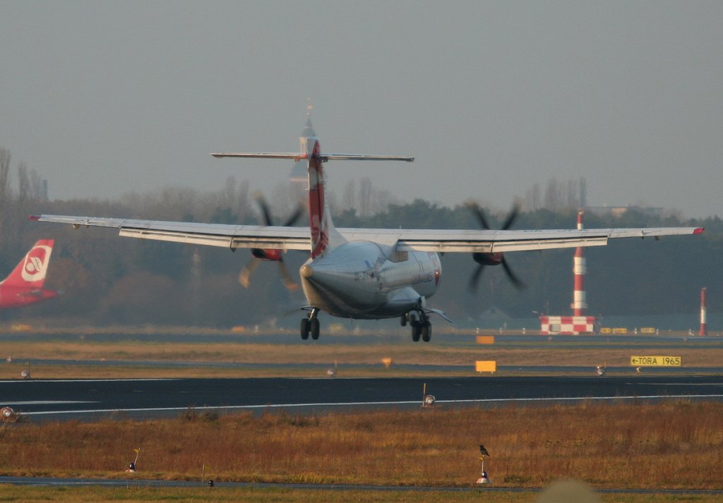 CSA ATR-42-500 OK-JFK bei der Landung in Berlin-Tegel am 26.11.2011