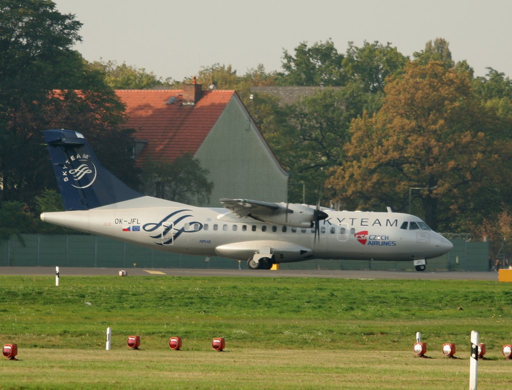 CSA ATR-42-500 OK-JFL kurz vor dem Start in Berlin-Tegel am 04.10.2011
