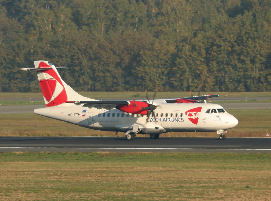 CSA ATR-42-500 OK-KFM nach der Landung in Berlin-Tegel am 01.10.2011