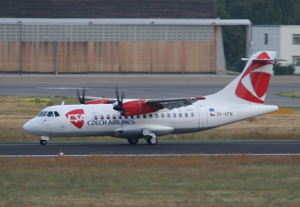 CSA ATR-42-500 OK-KFN nach der Landung in Berlin-Tegel am 31.07.2010