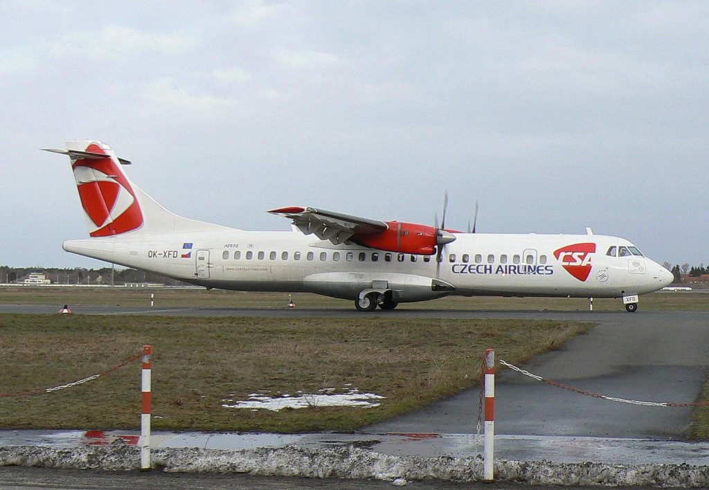 CSA ATR-72-202 OK-XFD am fhen Morgen des 27.02.2010 auf dem Flughafen Berlin-Tegel