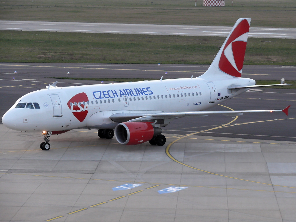 Czech Airlines; OK-OER; Airbus A319-112. Flughafen Dsseldorf. 24.03.2011.